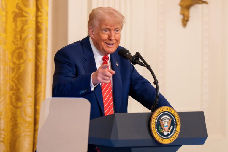 Trump conditions Russia sanctions on Nato oil ban