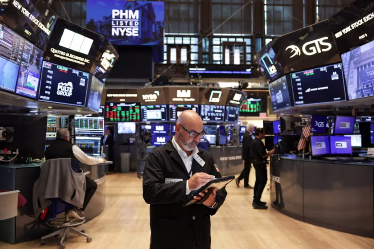 U.S. Stocks Rise on Earnings and Fed Hopes