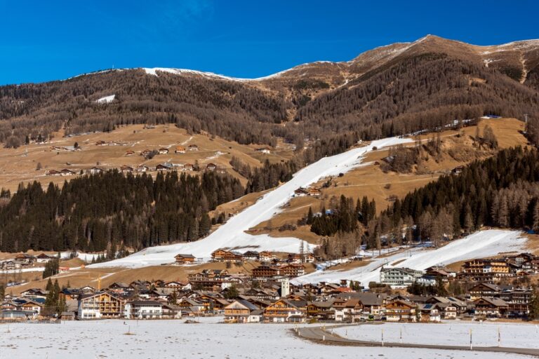 Europe’s Ski Resorts Confront a Snowless Future