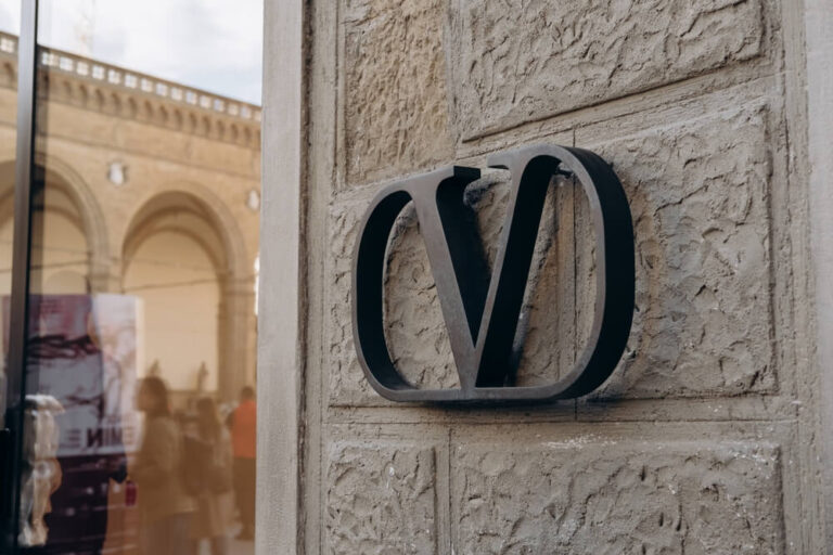 Valentino, Fashion Icon and Red-Carpet King, Dies at 93