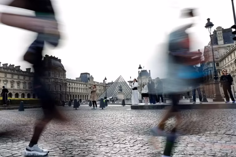Paris marathon contract dispute splits left wing