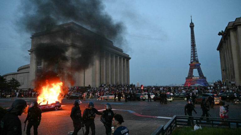 Paris PSG win celebration turns into mass unrest Paris PSG win celebration turns into mass unrest