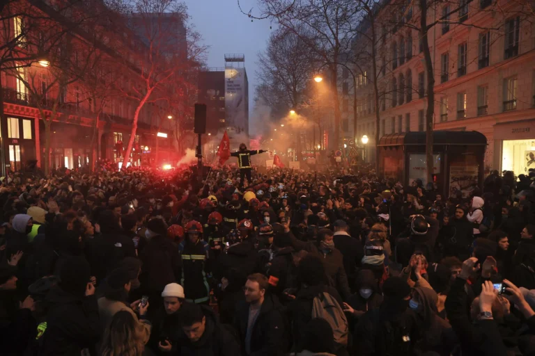 Paris anti fascism protest draws mass crowds today Paris anti fascism protest draws mass crowds today
