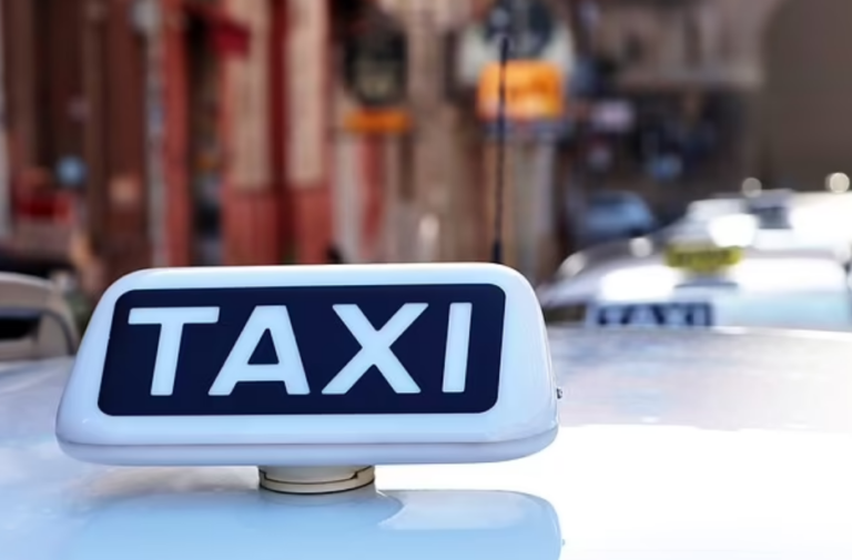Paris taxi scam leaves tourist out £493