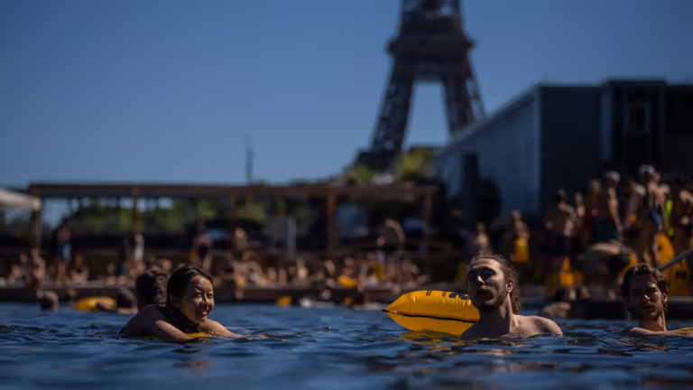Paris Seine Swimming Spots Welcome Summer Crowds Paris Seine Swimming Spots Welcome Summer Crowds