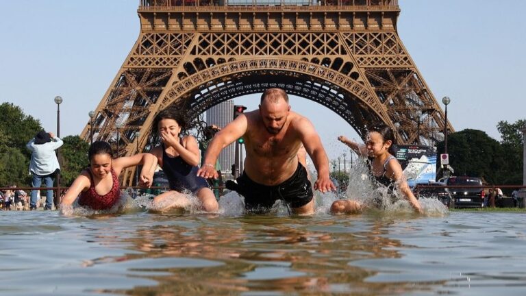 France Economy Slows As Heat Hits Service Activity France Economy Slows As Heat Hits Service Activity