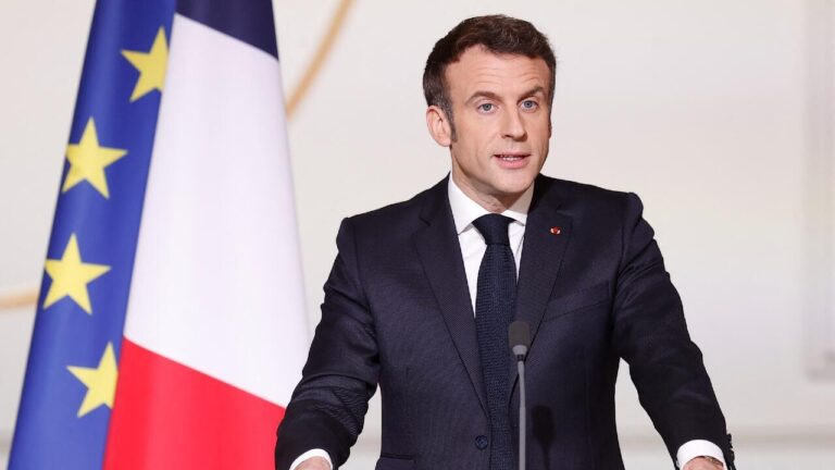 French Candidates Push Referendum Plans Ahead French Candidates Push Referendum Plans Ahead