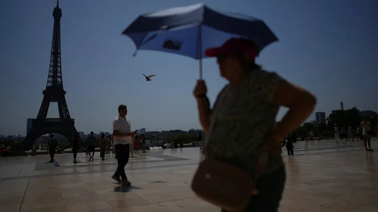 Paris Migrant Heatwave Crisis Sparks Health Fears Paris Migrant Heatwave Crisis Sparks Health Fears