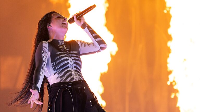 Evanescence Returns To Paris Stage Tonight Evanescence Returns To Paris Stage Tonight