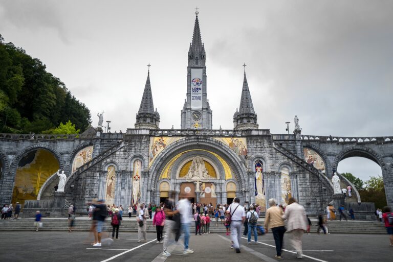 France Prepares Paris For Pope Leo Visit Today Now