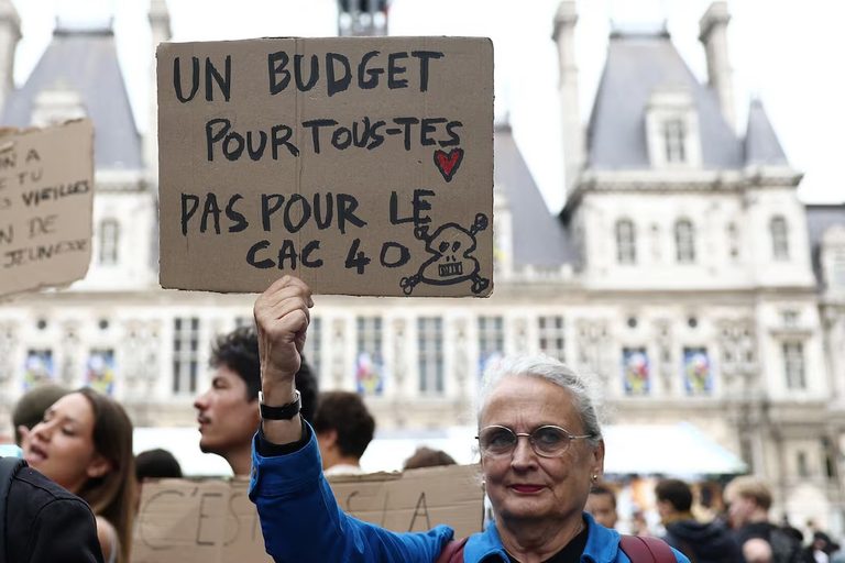 French Stocks Fall as Protests Shake Investor Confidence