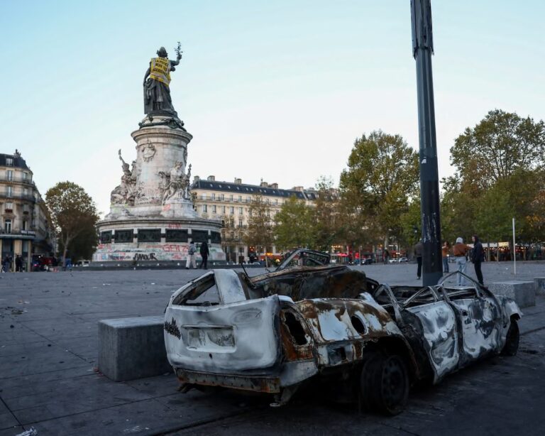 Paris Culture and Shops Face Fallout From Protests Paris Culture and Shops Face Fallout From Protests