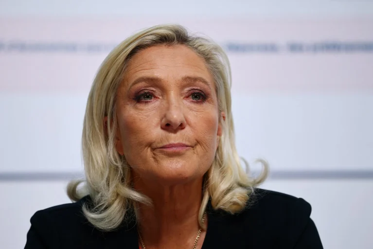 French Poll Points To Le Pen Mélenchon Run Off