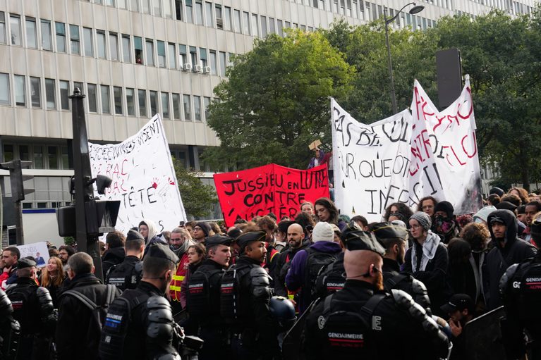 Paris Museum Closures Protests Disrupt City Life